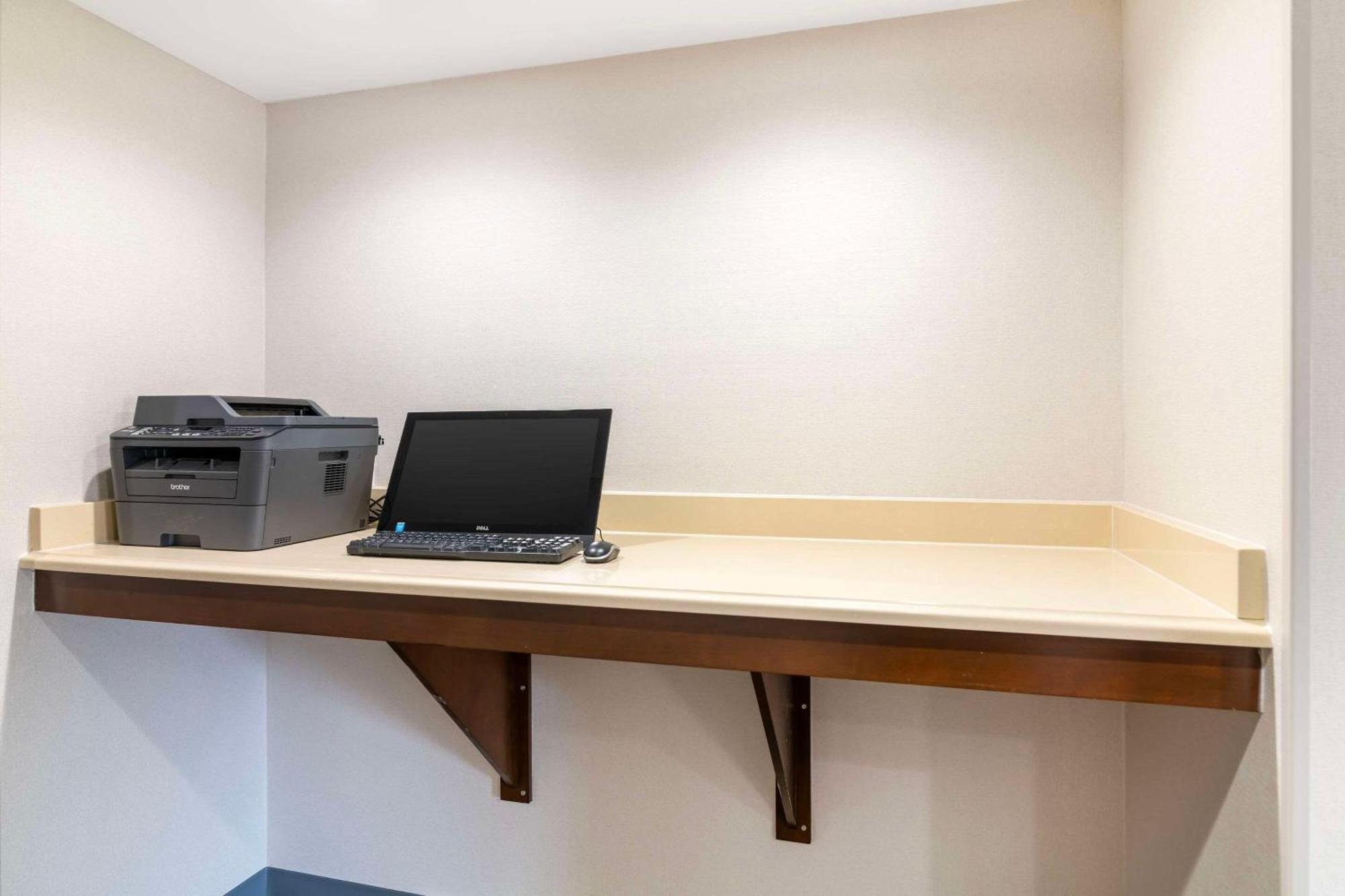 Comfort Inn Airport Manchester Exterior foto